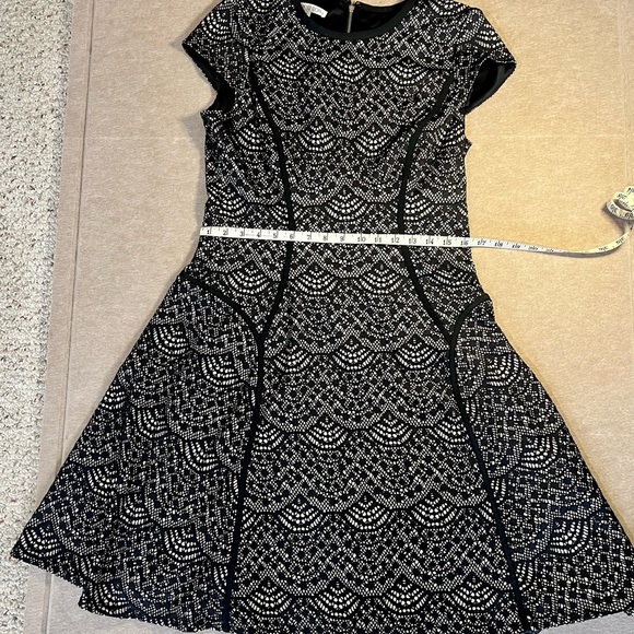 Maggy London Black and Cream Lace Midi Dress, size 12, like new - Picture 3 of 6